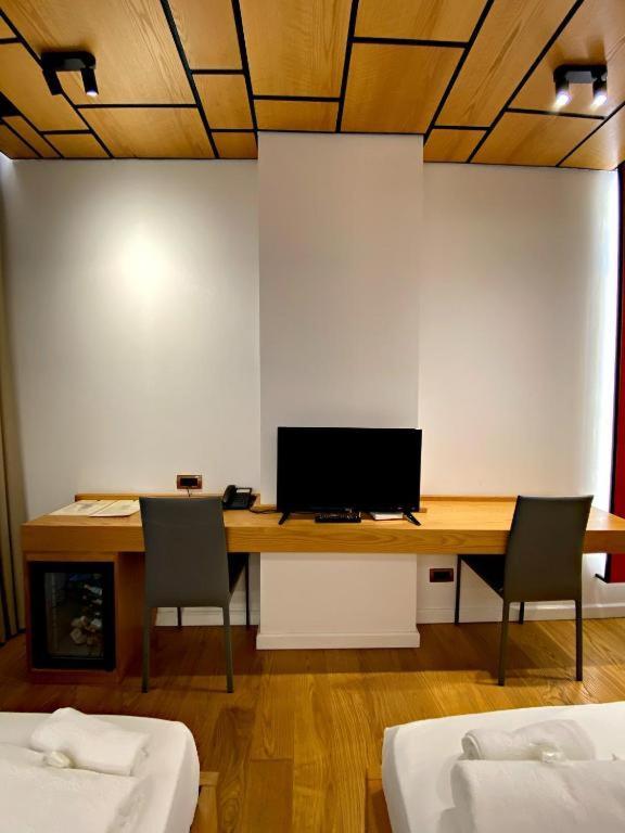Crown Boutique Hotel Дуррес Экстерьер фото