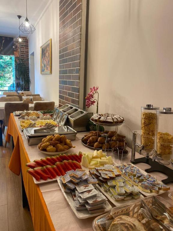 Crown Boutique Hotel Дуррес Экстерьер фото