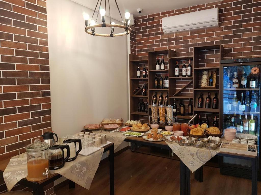 Crown Boutique Hotel Дуррес Экстерьер фото